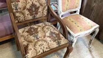 1 Butaca En Roble , 1 Silla Francesa Laqueada Y 1 Espejo Oval