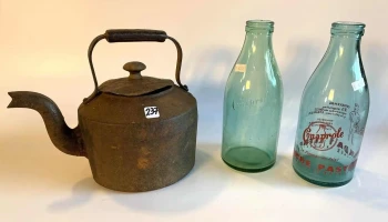 1 Caldera De Hierro Y 2 Botellas Conaprole