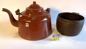 1 Caldera Esmaltada Y 1 Olla De Hierro