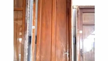 1 puerta de madera