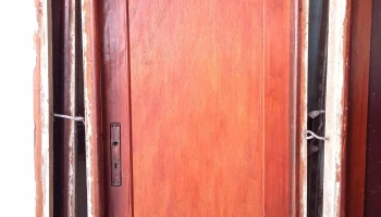 1 puerta de madera interior de tablero enchapado con vidrio superior