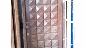 1 puerta exterior