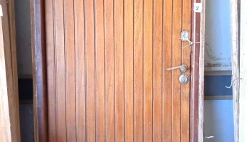 1 puerta exterior