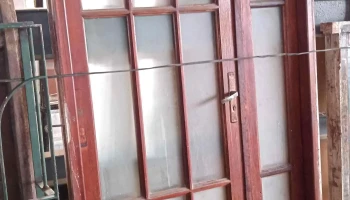 1 puerta vidriada de madera con lateral