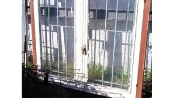 1 ventana de madera