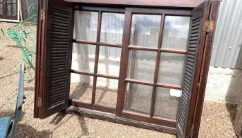 1 Ventana Madera De 2 Hojas De Correr Con Postigos De Celosias 1,40 X 1,20