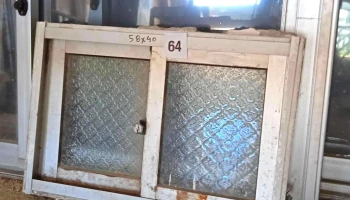1 ventanita de aluminio