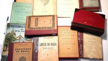 10 libros sobre fronteras Brasileñas (varios en Portugués) mas 
