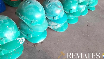 12 cascos de construccion