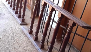 2 barandas de madera