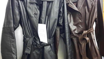 2 camperas de cuero de dama marron y negra