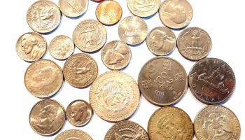25 monedas variadas, algunas de plata