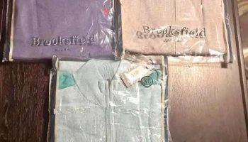 3 Buzos Brookfield variados en talles Xl, 2 de ellos con cierre