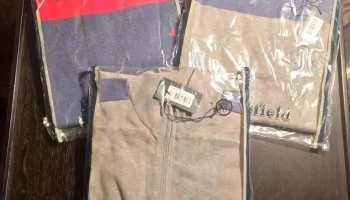 3 Buzos Brookfield variados, uno de ellos con cierre en talles S, M y Xl