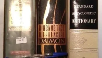 3 libros: diccionario de medicina en ingles, formulario medico y diagnostico diferencial