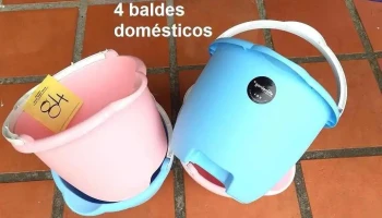 4 baldes domesticos