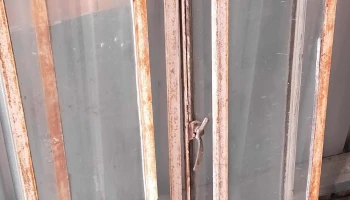 4 hojas de ventana de hierro