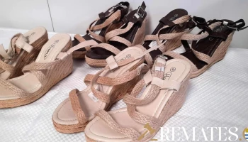 4 pares de sandalia