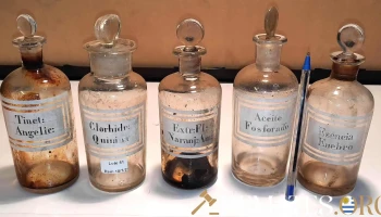 5 frascos de farmacia cristal antiguos 15 cm de altura tallados al acido