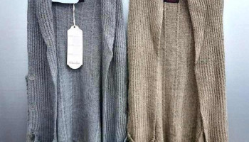 8 chalecos con bufanda, 7 color gris y 1 beige