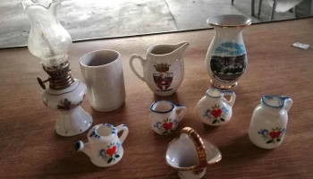 9 piezas de ceramica en miniatura, farol y varios