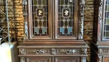 Aparador de 4 Puertas y 2 cajones En Roble, Renacimiento Frances Con Vitraux Y Blasones 1,25 X 0,58 X 2,27 Alto