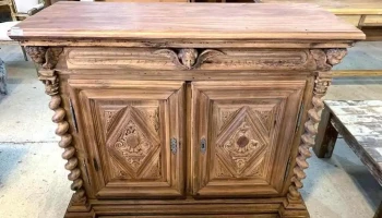Aparador Renacimiento En Madera Tallada  2 Puertas 1,26 X 0,49 X 1,05 Alto
