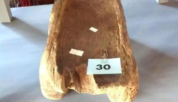 apoya pie en madera rustica