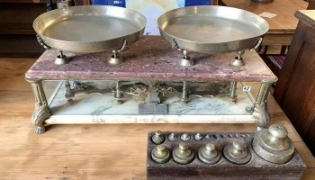 Balanza De 2 Platos En Vidrio Y Marmol Con Cepo