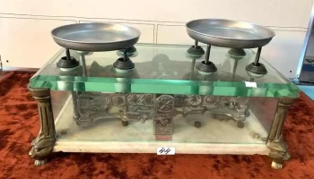 Balanza En Vidrio Metal Y Marmol( Faltan Platos Orginales) Sin Cepo Pesas