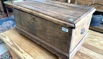 Baul En Roble 0,67 X 0,39 X 0,35 Alto