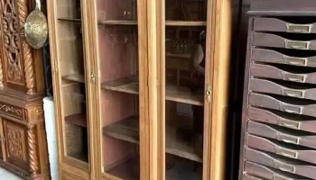 Biblioteca En Roble 3 Puertas Vidriadas Y 3 Caj. 1,40 x 0,50 prof. x 2.05 alto