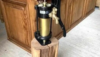 Bomba De Agua En Bronce Con Base De Tronco 1,05 Alto