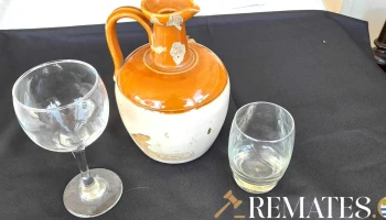 botellon antiguo con marca copa y vaso