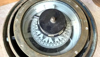 Brujula Bitacora De Barco Con Base Octogonal 0,75 Alto X 0,30 Diam