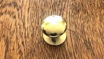 caja con 20 tiradores de mueble en bronce sin uso