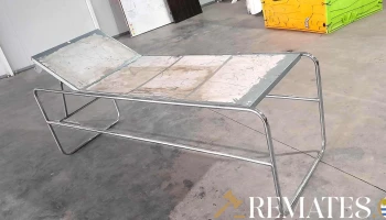 camilla de hierro con respaldo reclinable en 3 posiciones y porta rollo