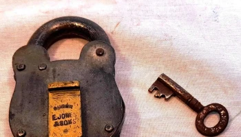 Candado antiguo con llave , no funciona