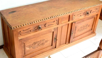 Comoda en madera trabajada