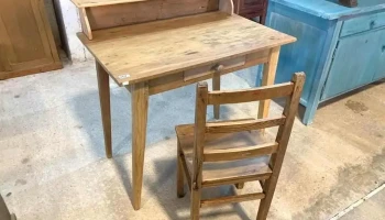 Escritorio Pequeño En Pino Blanco ( 0,90 X 0,58 X 0,94 Alto)  Y Silla