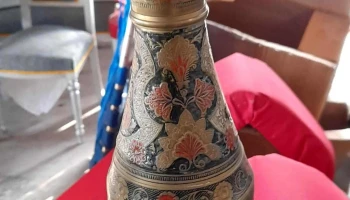 florero de metal
