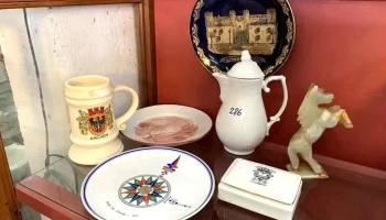 Jarra De Cerveza, Cafetera Platos Decorativos Y Caballo En Agata