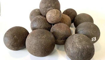 Juego De Bochas En Madera Dura  Son 12 Y El Chico