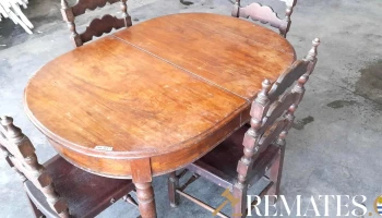 juego de comedor compuesto por mesa oval maciza y 4 sillas en madera asiento de suela