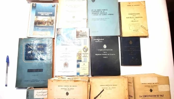 Lote de libros sobre la Constitucion 1967 y politica Electoral Uruguaya