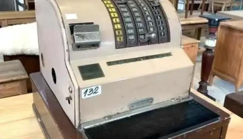 Maquina Registradora National funcionando