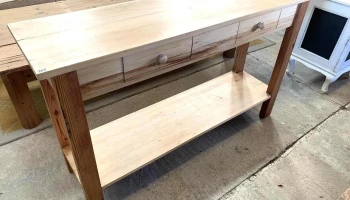 Mesa De Arrimo 2 Cajones En Pinotea Y Pino Brasil 1,34 X 0,36 X 0,80 Alto