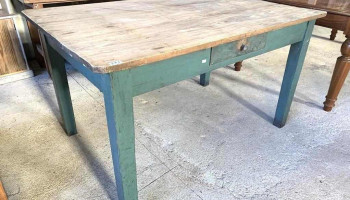 Mesa De Cocina Con Cajon Patas Laqueadas 1,40 X 0,90 X 0,78 Alto