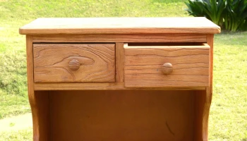 Mesa de luz de madera