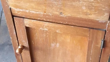mesa de noche en madera 1 puerta 1 cajon